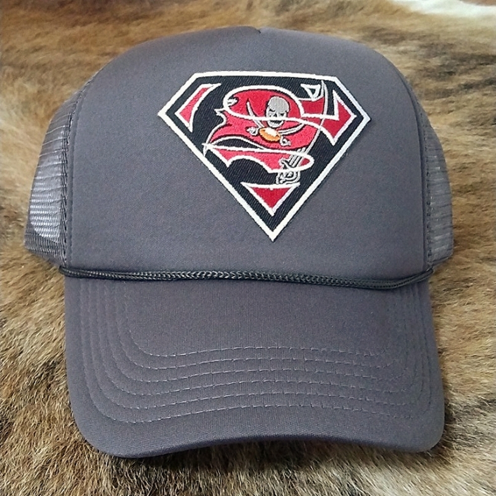 Tampa Bay Buccaneers Snapback Trucker Hat